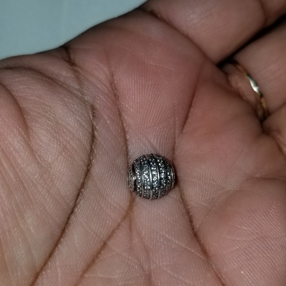 Pandora essence collection "confidence" charm, ss